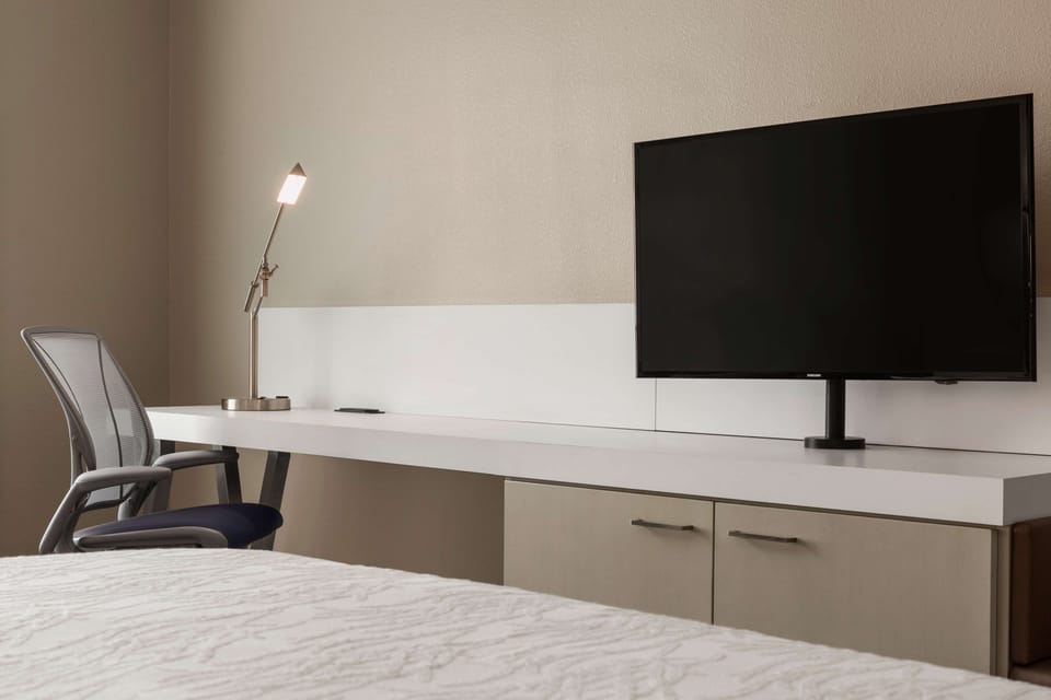 Premium bedding, in-room safe, desk, blackout drapes