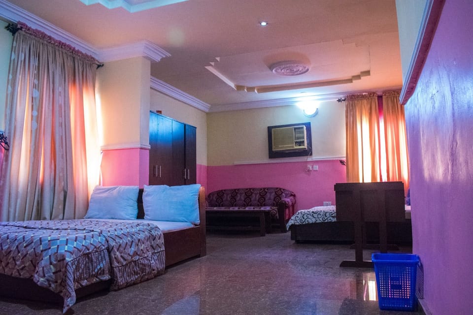Family Suite | Desk, laptop workspace, WiFi, bed sheets