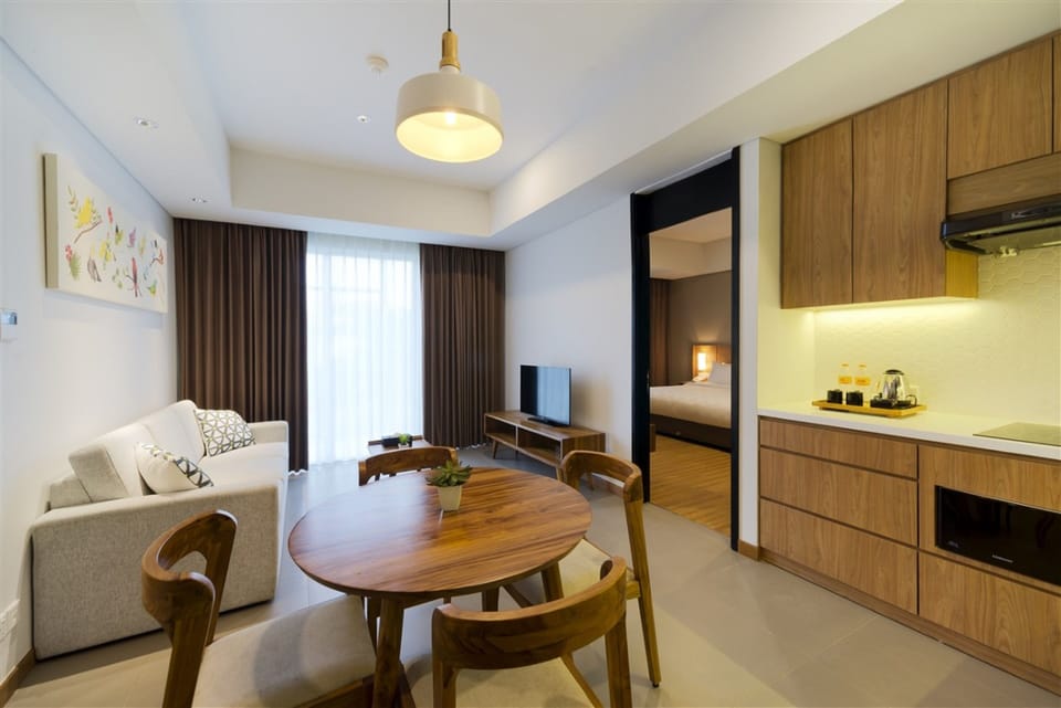 Premiere Flat 2 Bedrooms | Private kitchenette | Coffee/tea maker