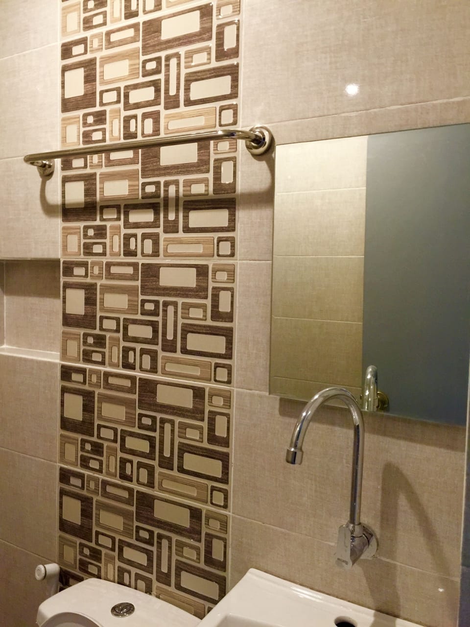 Shower, free toiletries, towels