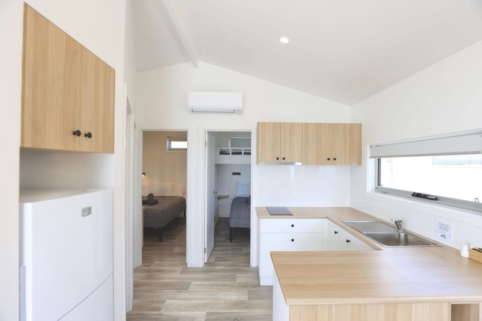 Superior Cabin | Private kitchen | Full-size fridge, microwave, electric kettle, toaster