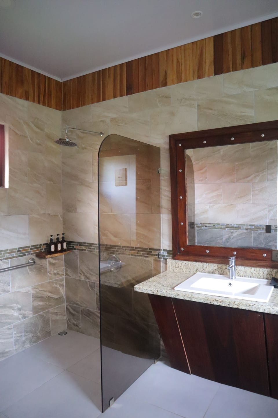 Shower, free toiletries, hair dryer, towels