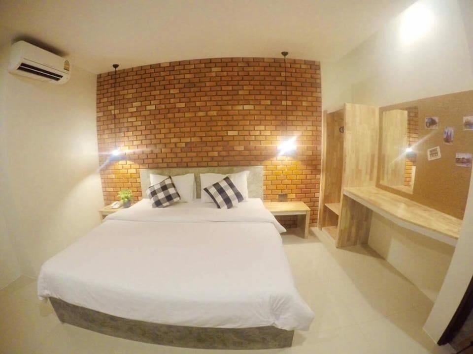 Standard Double Room | Desk, WiFi (free)