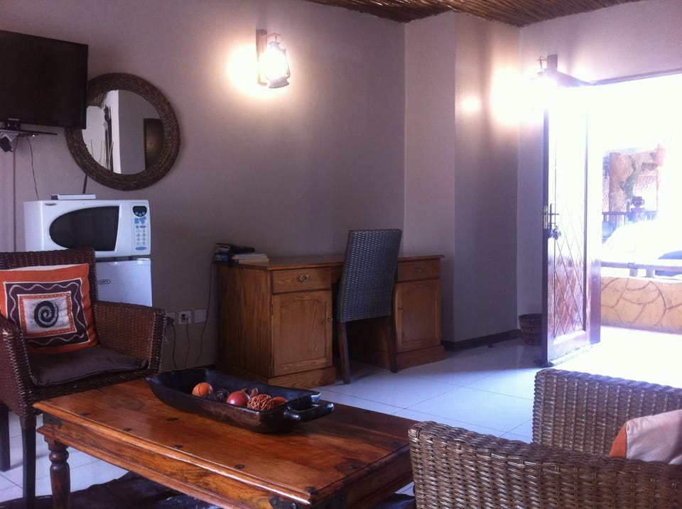 Executive Room, Garden View | Living area | TV