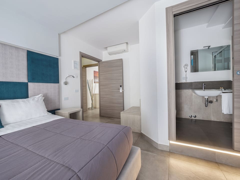 Double Room, Balcony | Premium bedding, minibar, desk, laptop workspace