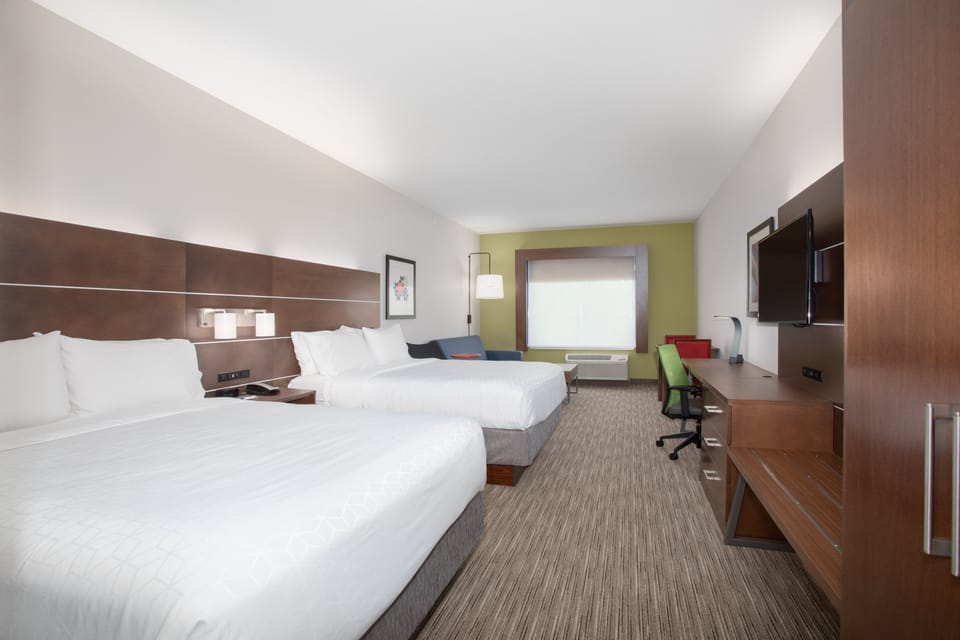 Suite | In-room safe, desk, blackout drapes, iron/ironing board