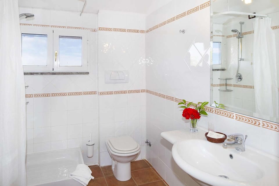 Combined shower/tub, free toiletries, hair dryer, slippers