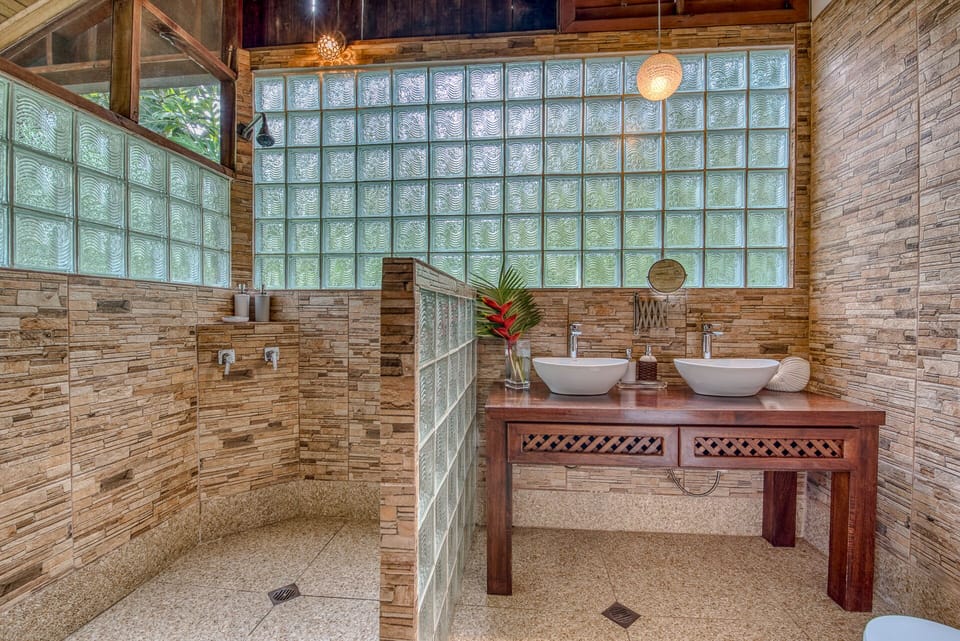 4 Poster Queen with Jungle View | Bathroom | Shower, rainfall showerhead, designer toiletries, towels