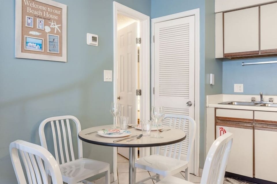 Condo, 1 Bedroom | Dining