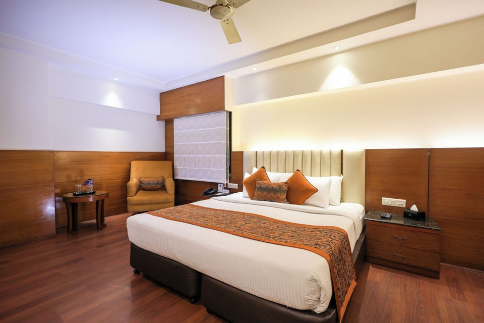 Executive Room, 1 Bedroom, Smoking | Minibar, in-room safe, desk, soundproofing