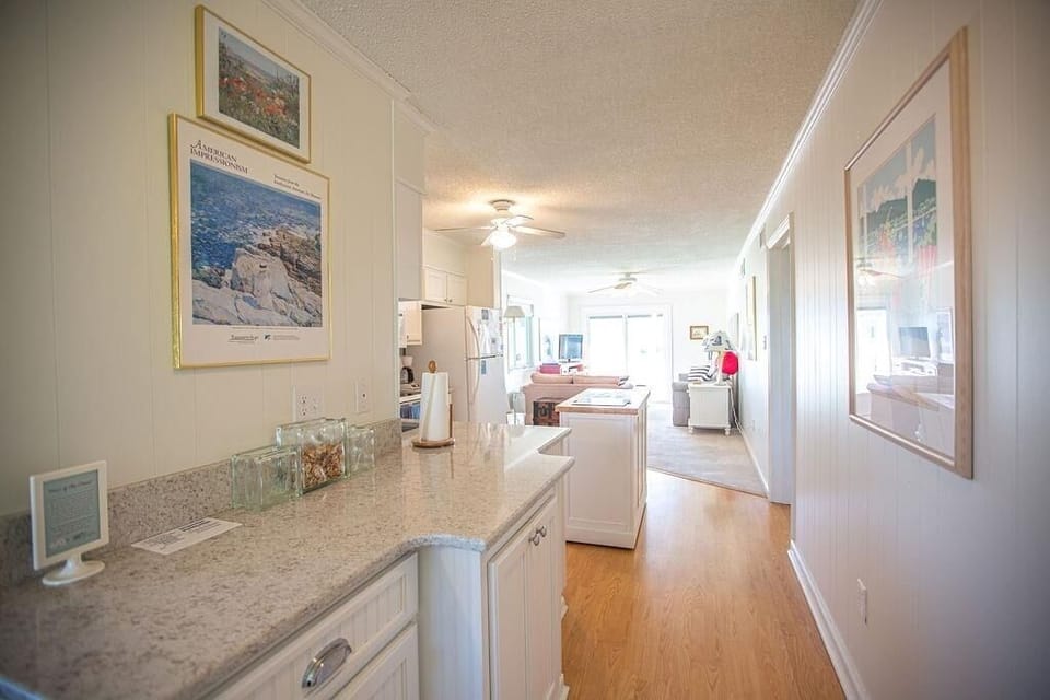 House, 2 Bedrooms | Private kitchen | Full-size fridge, microwave, oven, stovetop