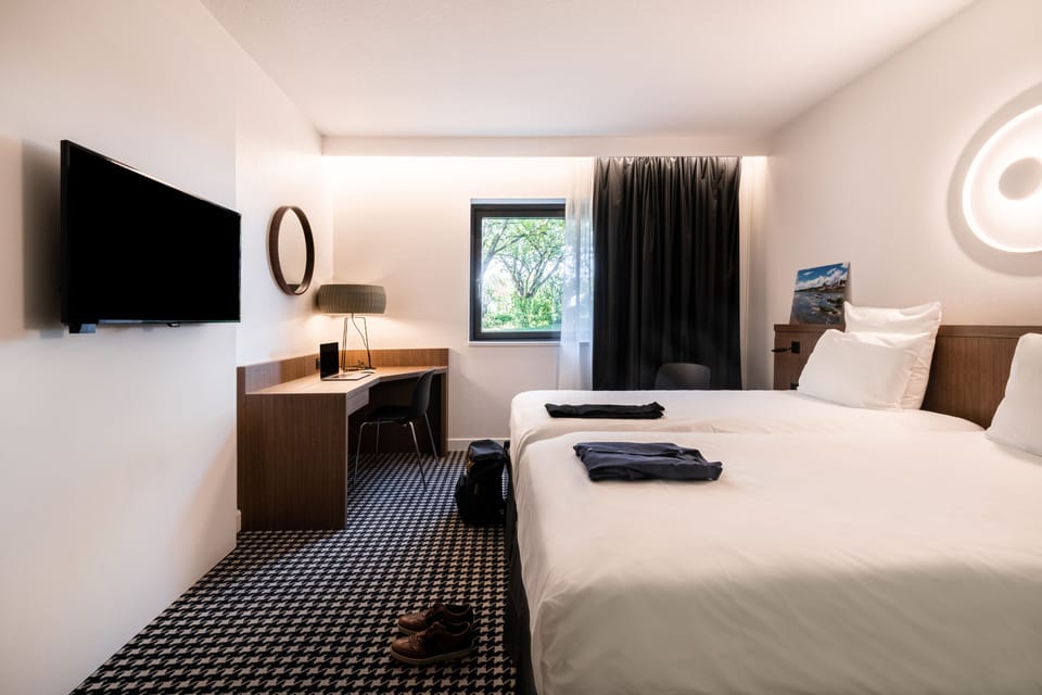 Classic Twin Room, 2 Twin Beds (avec accès au Spa) | Desk, blackout drapes, soundproofing, iron/ironing board