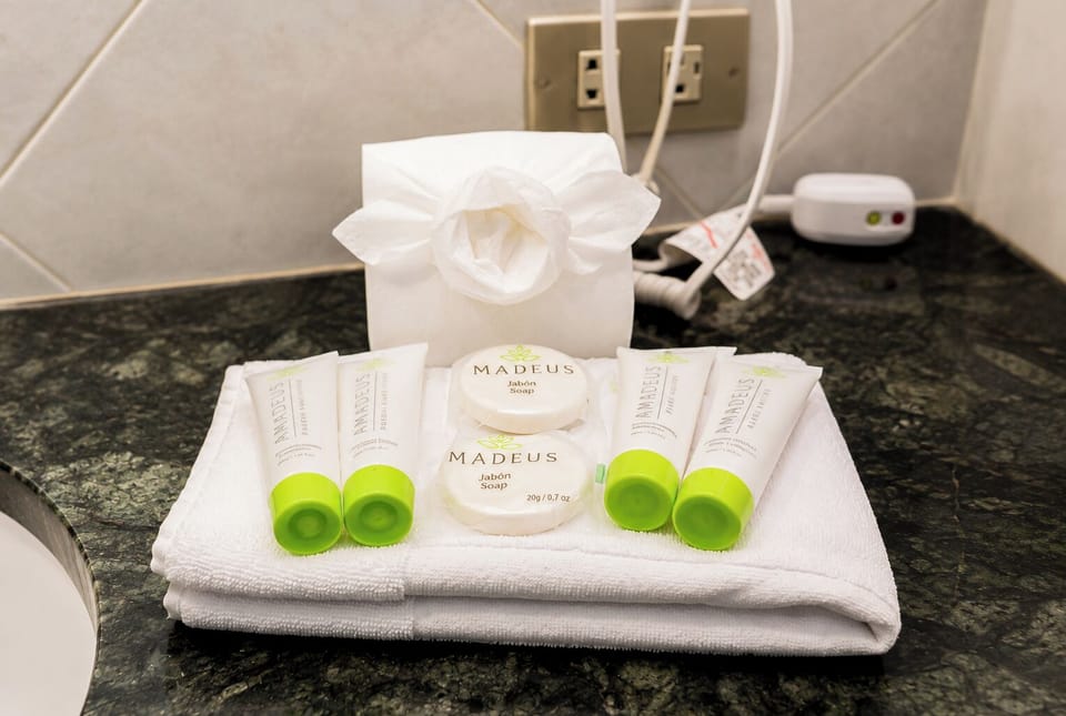 Business 1 Single Bed | Bathroom | Shower, rainfall showerhead, towels, soap