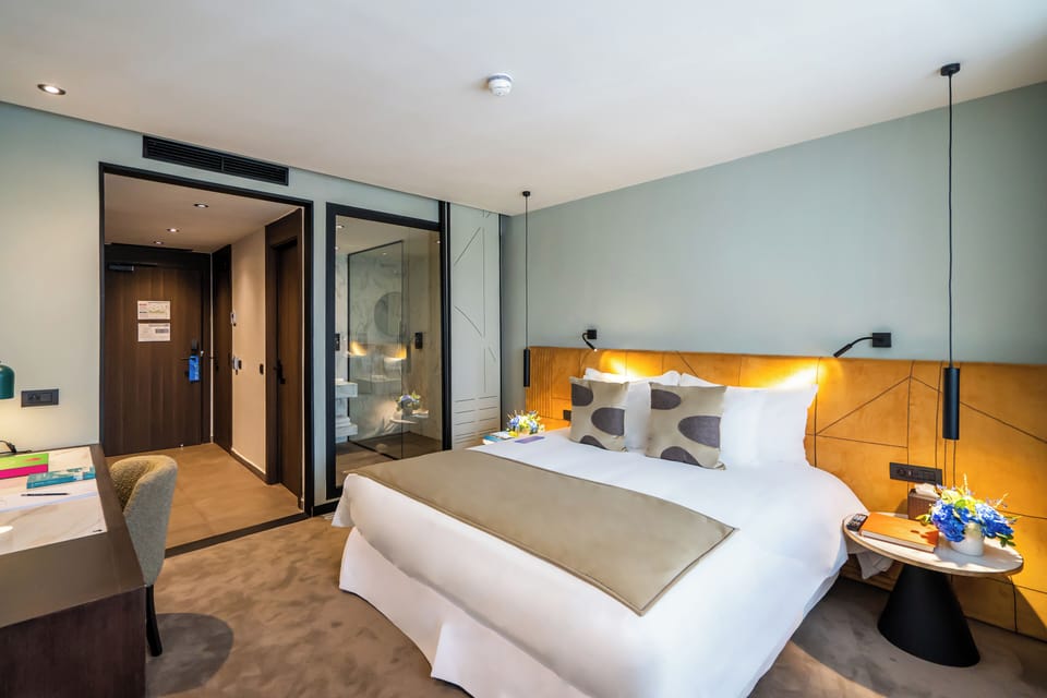 GREEN EXECUTIVE ROOM | Egyptian cotton sheets, premium bedding, pillowtop beds, minibar