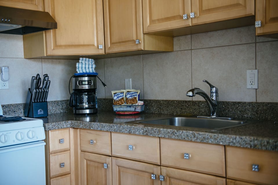 Deluxe Apartment, 1 Bedroom, Kitchen, Sea Facing | Private kitchen | Full-size fridge, microwave, coffee/tea maker, electric kettle