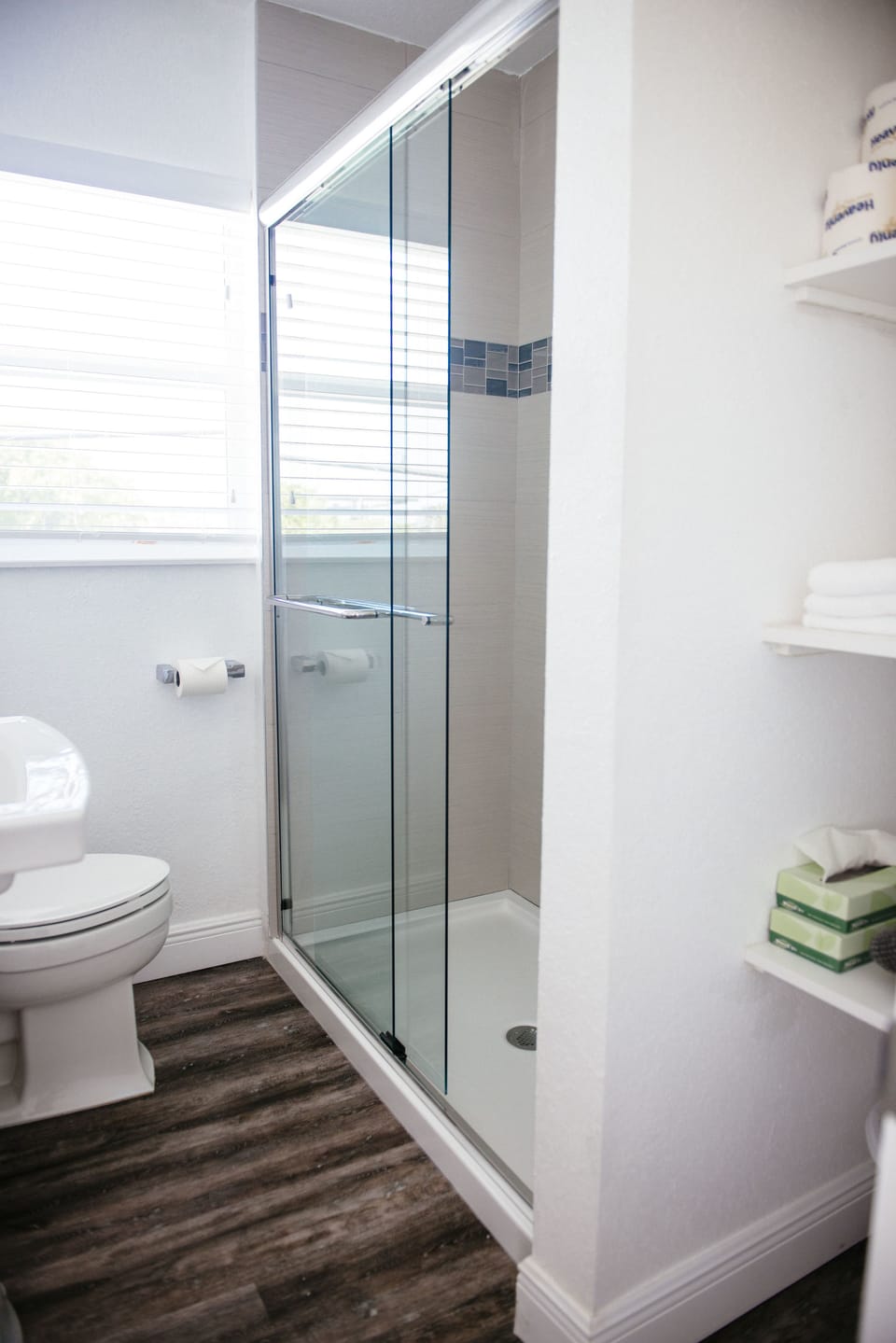 Shower, rainfall showerhead, free toiletries, hair dryer
