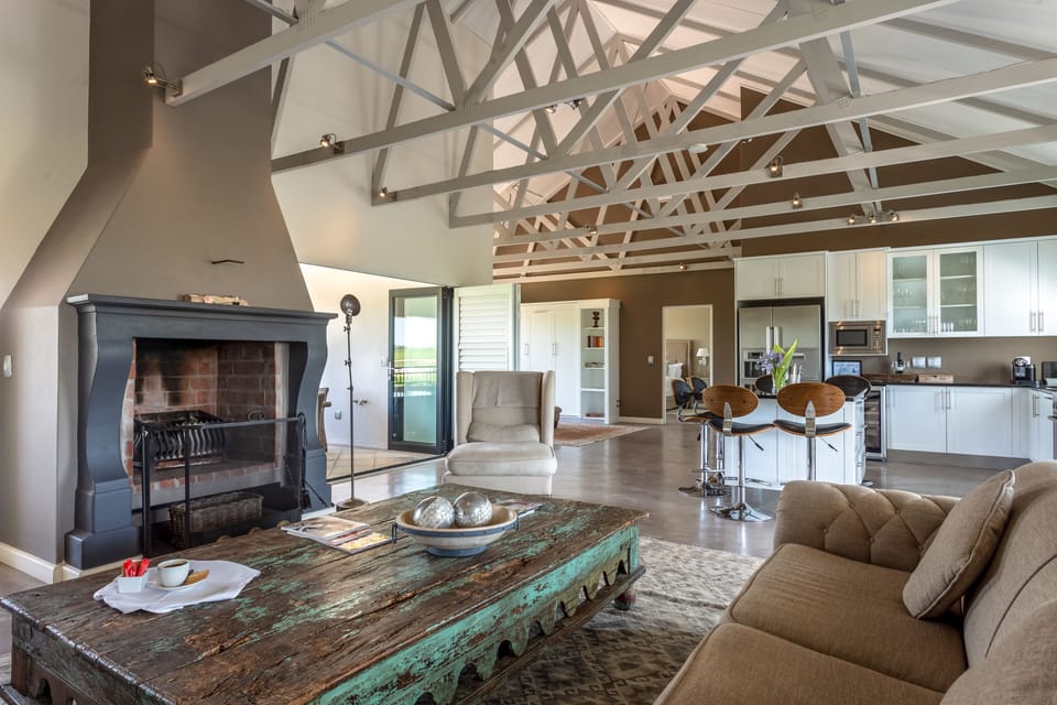 Suite (Presidential) | Living area | 32-inch TV with satellite channels, iPod dock