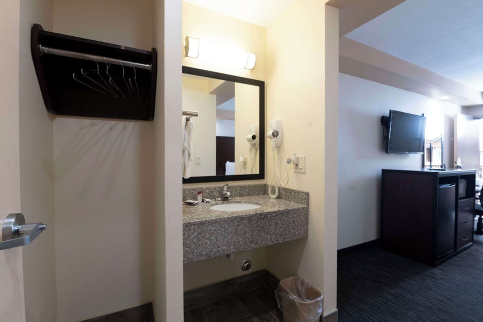 Deluxe Room, 2 Double Beds, Non Smoking | Room amenity