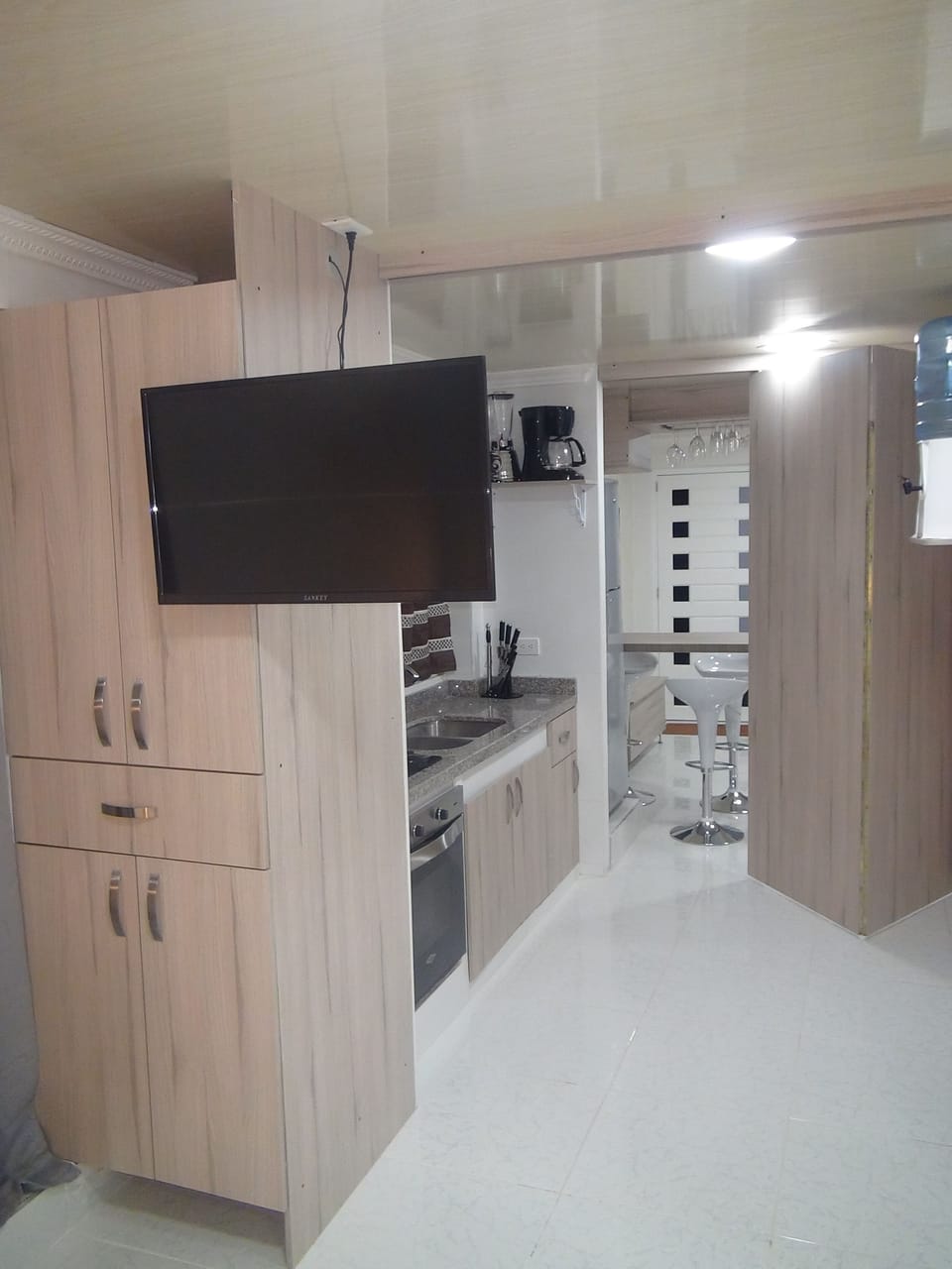 Standard Studio, 2 Bedrooms, Hot Tub | 2 bedrooms, minibar, in-room safe, iron/ironing board
