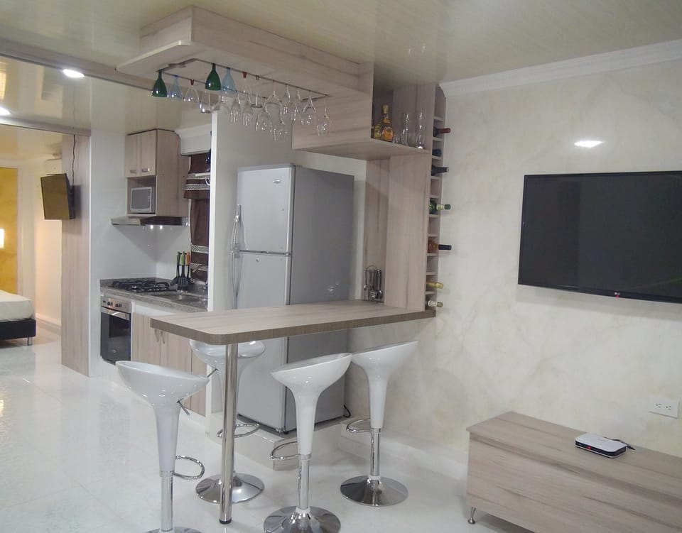 Standard Studio, 2 Bedrooms, Hot Tub | 2 bedrooms, minibar, in-room safe, iron/ironing board