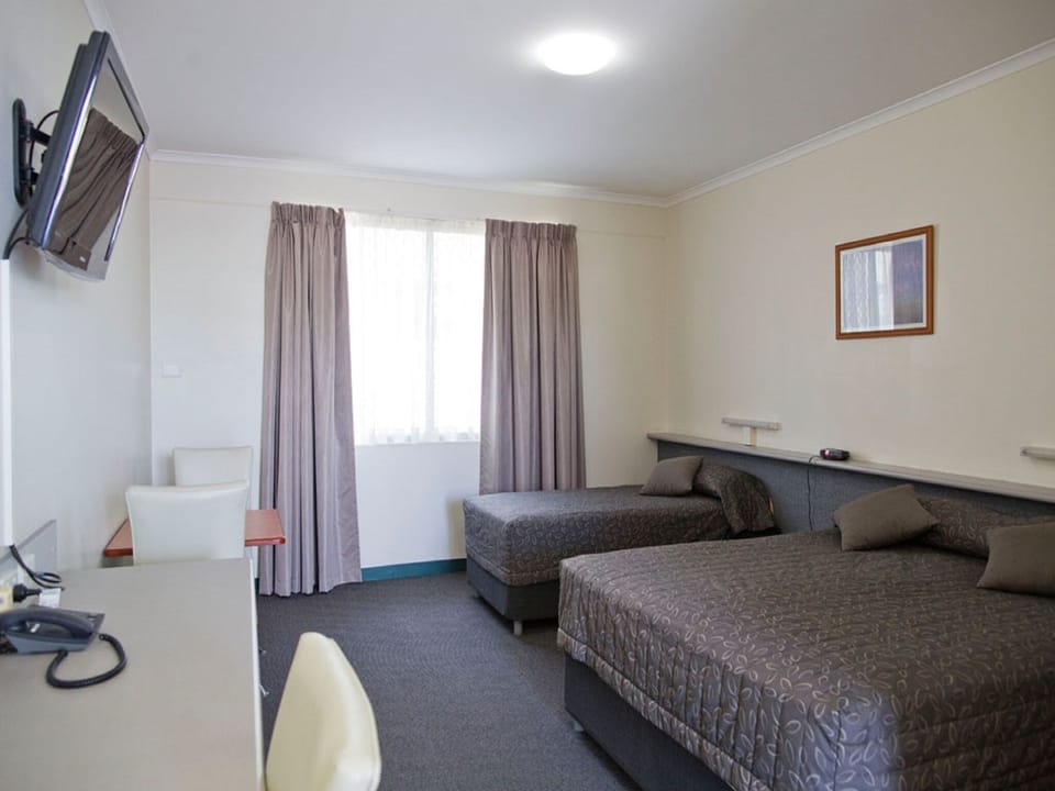 Standard Room | Desk, iron/ironing board, rollaway beds (surcharge), WiFi (free)