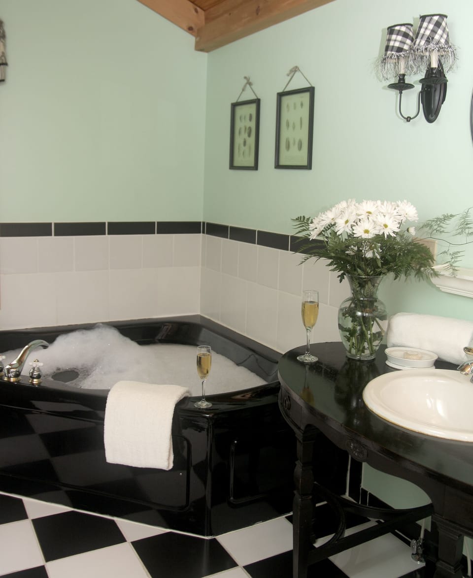 Romantic Cottage, 1 Queen Bed, Private Bathroom (The Cottage) | Premium bedding, individually decorated, individually furnished