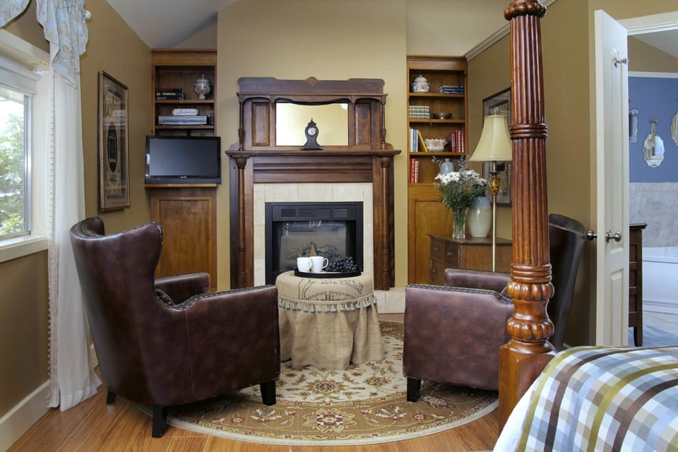 Flat-screen TV, DVD player, iPod dock