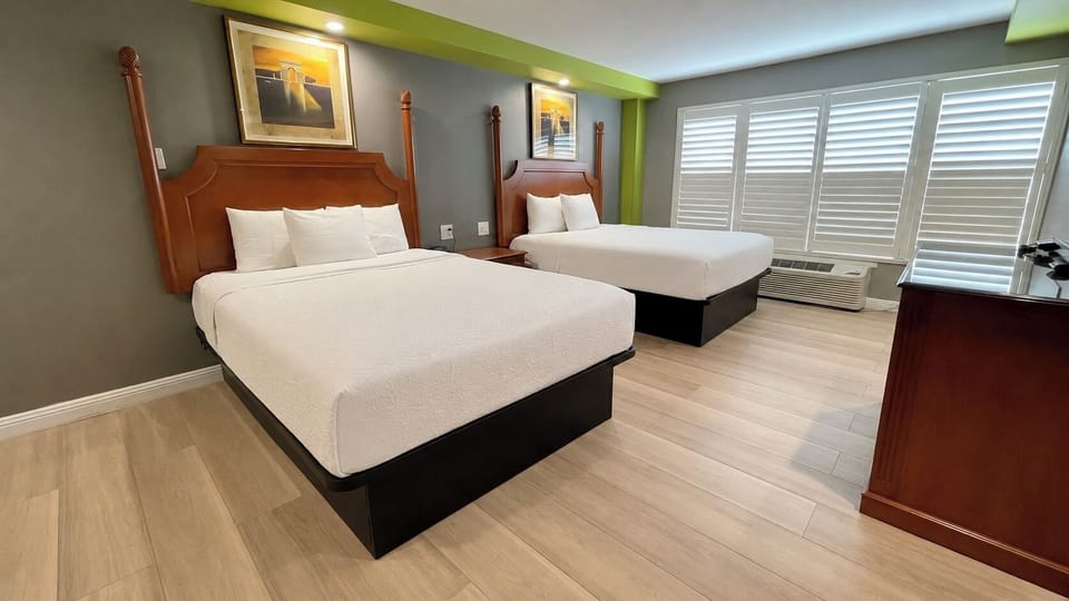Deluxe Room, 2 Queen Beds | 1 bedroom, desk, blackout drapes, soundproofing