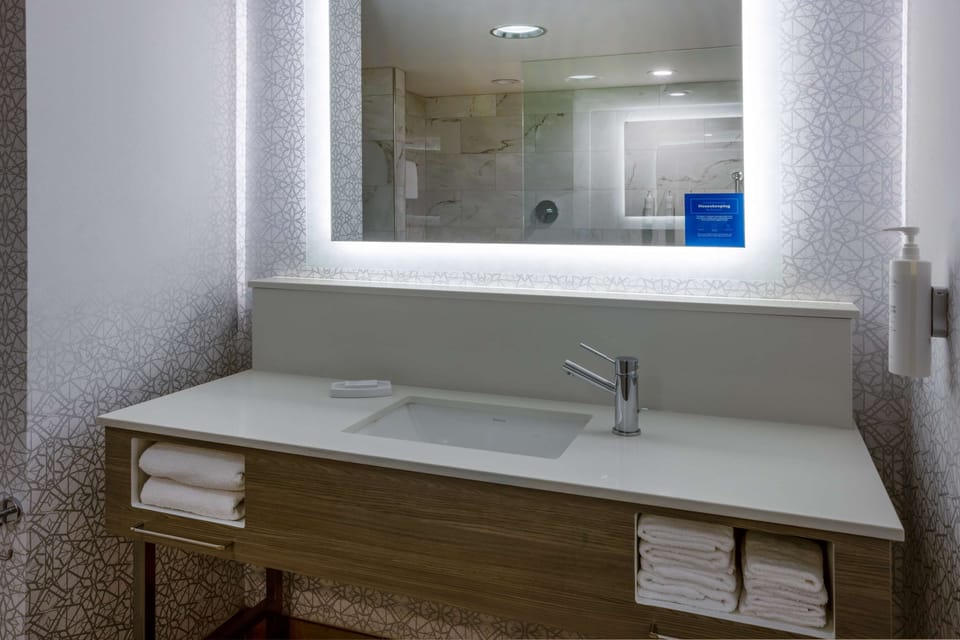 One King Bed Studio | Bathroom | Free toiletries, hair dryer, towels