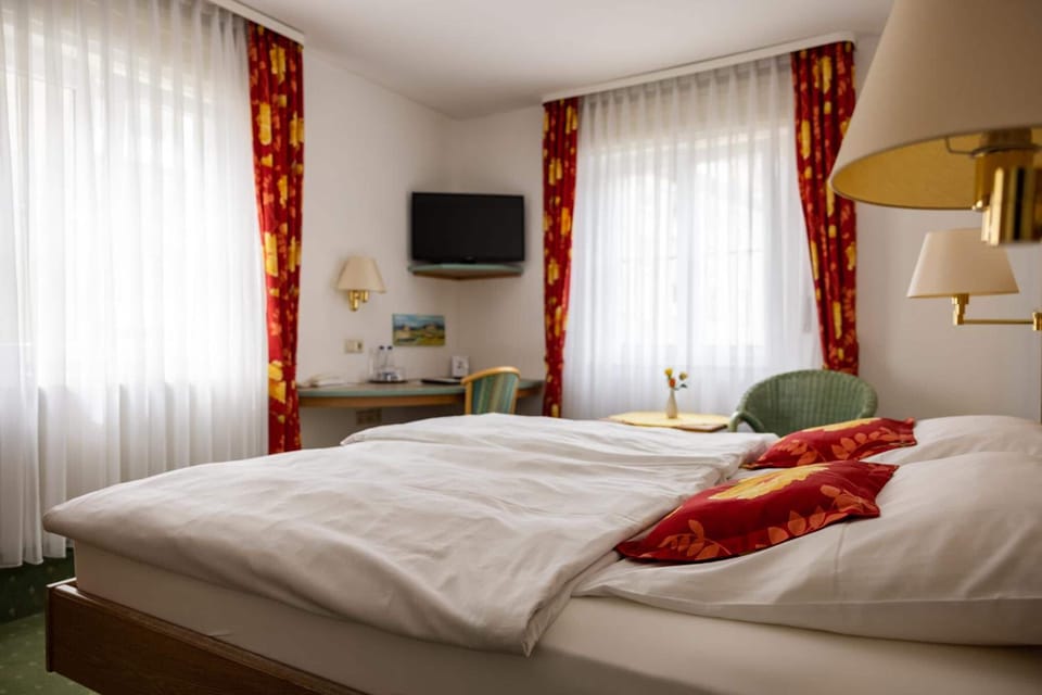 Comfort Double Room | In-room safe, desk, soundproofing, free WiFi