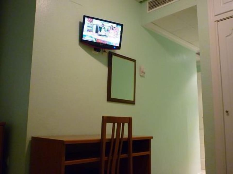 Standard Single Room | In-room safe, desk, rollaway beds (surcharge), WiFi (free)