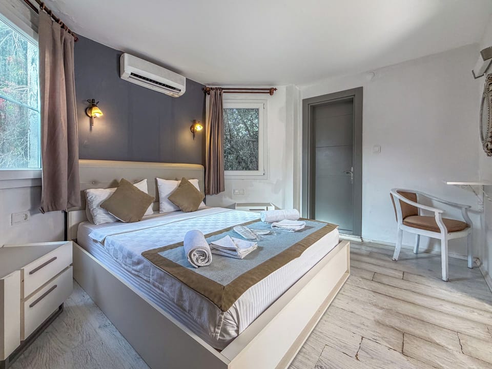 Suite | Free minibar, in-room safe, soundproofing, iron/ironing board