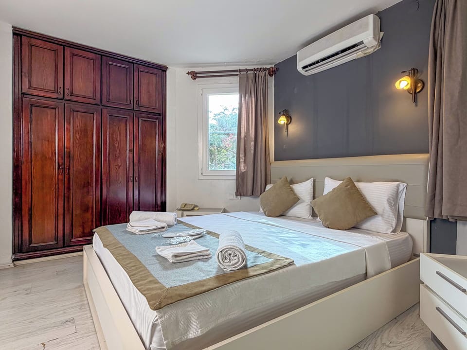 Suite | Free minibar, in-room safe, soundproofing, iron/ironing board