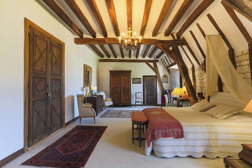 Deluxe Double Room (Alienor d'Aquitaine) | Premium bedding, desk, soundproofing, free WiFi