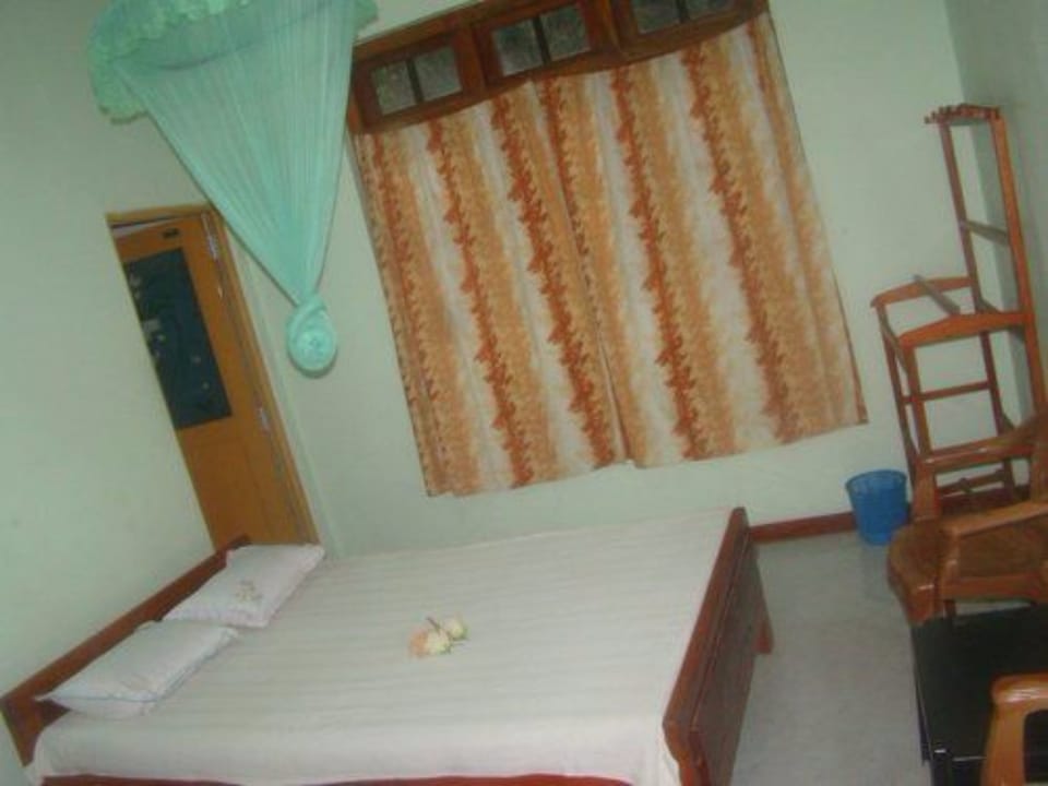 Desk, soundproofing, iron/ironing board, free WiFi