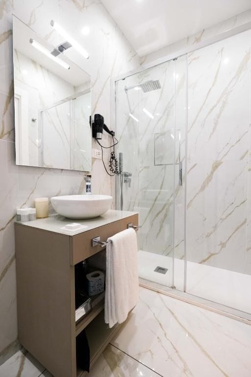 Shower, free toiletries, slippers, bidet