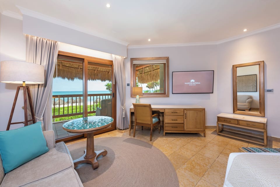 Emerald Junior Suite | Living area | 50-inch Smart TV with satellite channels, iPod dock, foosball
