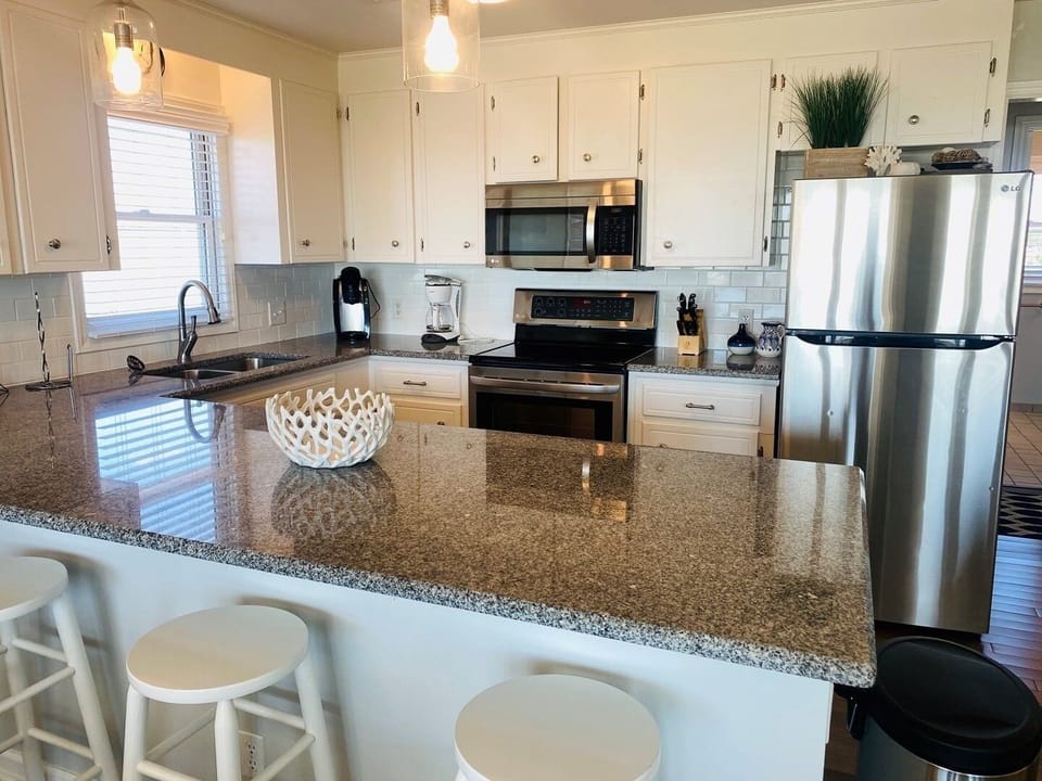 House, 4 Bedrooms | Private kitchen | Fridge, microwave, oven, dishwasher