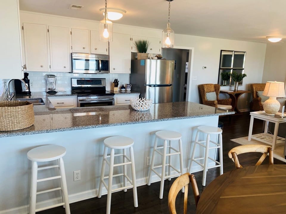 House, 4 Bedrooms | Private kitchen | Fridge, microwave, oven, dishwasher