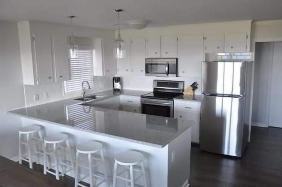 House, 4 Bedrooms | Private kitchen | Coffee/tea maker, fridge, microwave, oven
