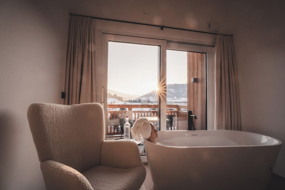 Suite (Garten-Glück) | Hypo-allergenic bedding available, in-room safe, desk, laptop workspace