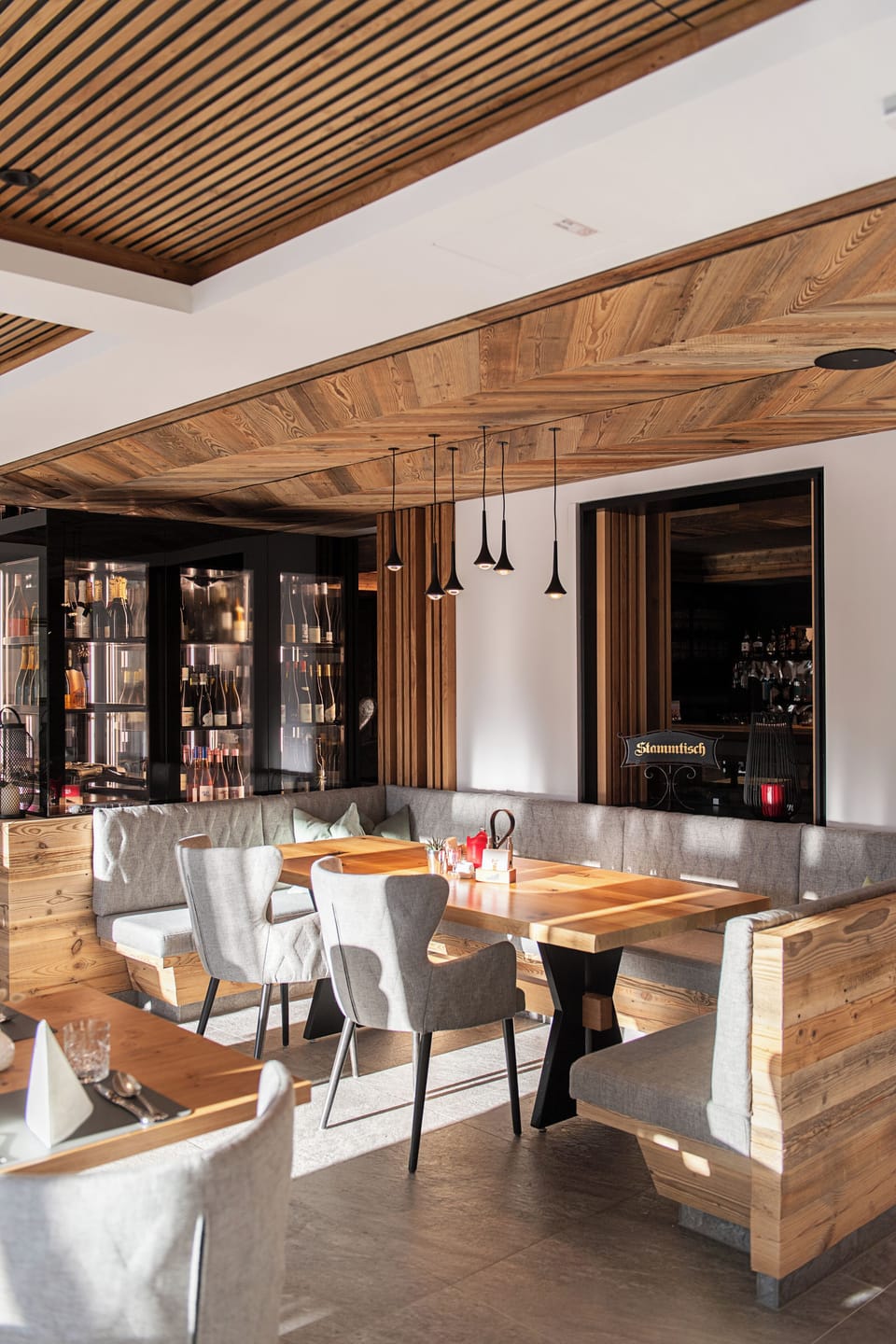 2 restaurants; breakfast, lunch, dinner, and brunch served