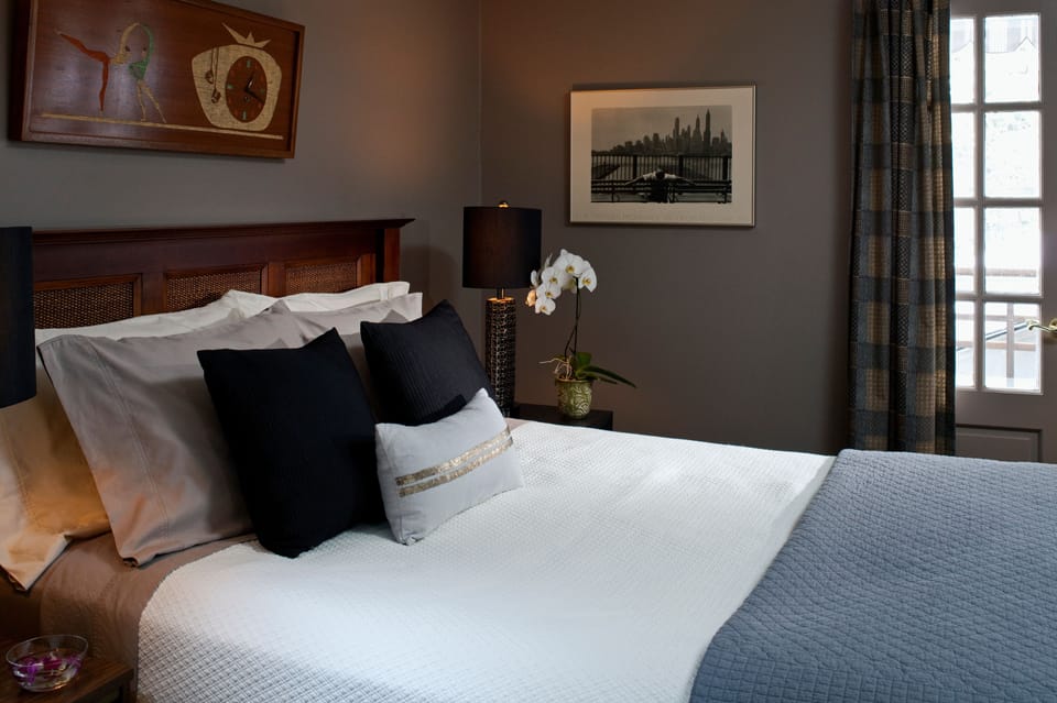 Room, Private Bathroom (Metro) | Blackout drapes, iron/ironing board (on request), WiFi (free)