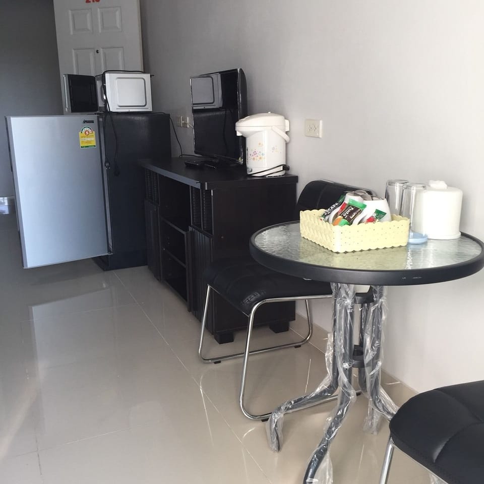 Standard Double Room | Coffee and/or coffee maker