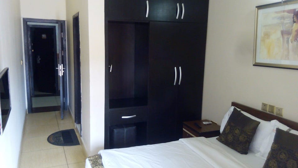 Desk, laptop workspace, free WiFi, bed sheets