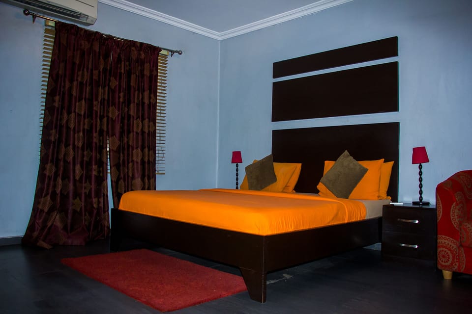 Executive Suite, 1 Queen Bed | Bed sheets