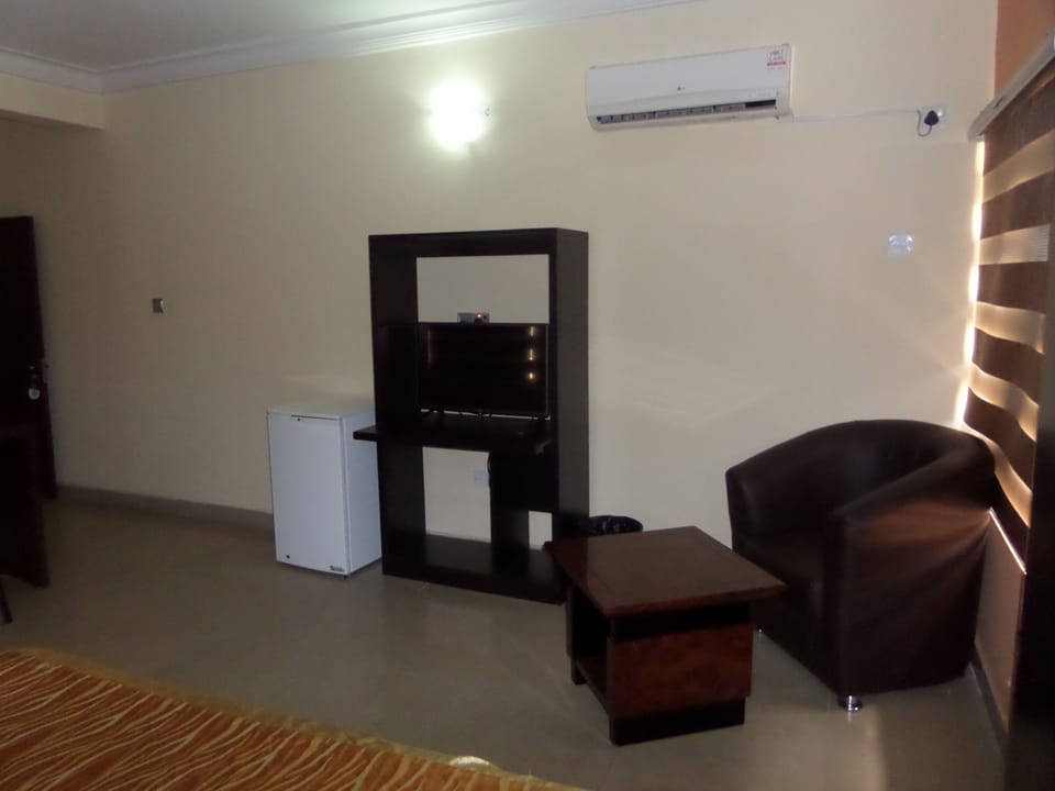 Executive Room, 1 King Bed | Room amenity
