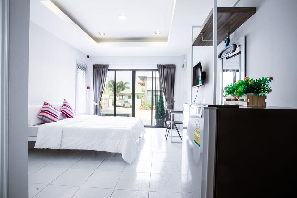 Double Room | Desk, blackout drapes, free WiFi