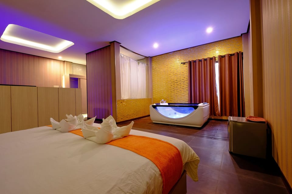 Exclusive Suite, 1 King Bed, Non Smoking, Jetted Tub | Jetted tub