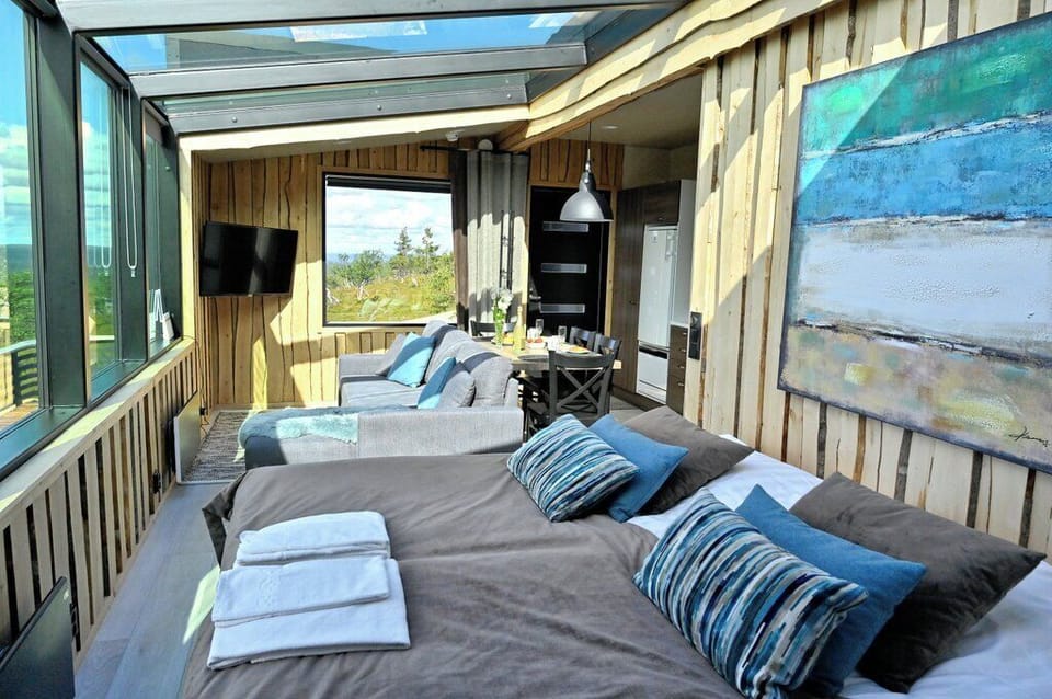 Cabin | Minibar, in-room safe, soundproofing, free WiFi